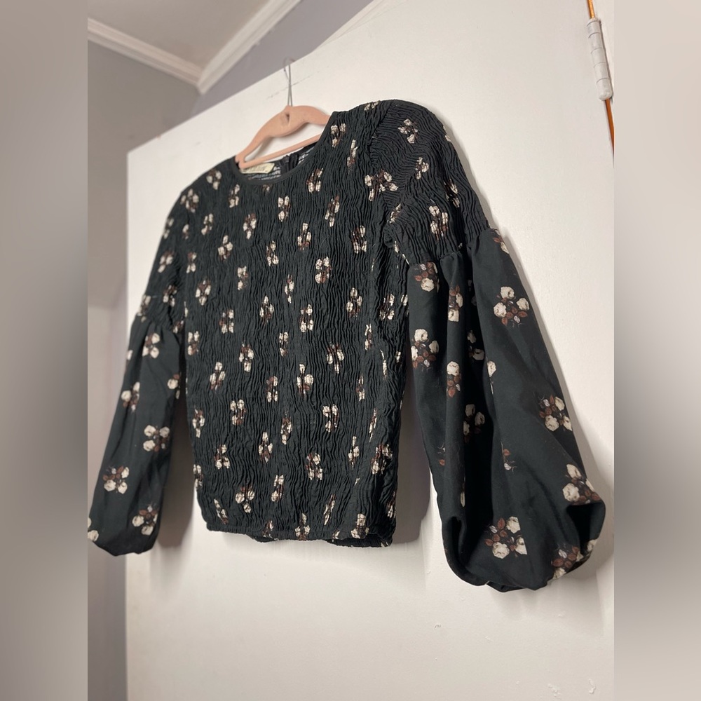 KARAVAN‎ 2018/2019 Fitted Puff Sleeve Floral Top Women's Sz M